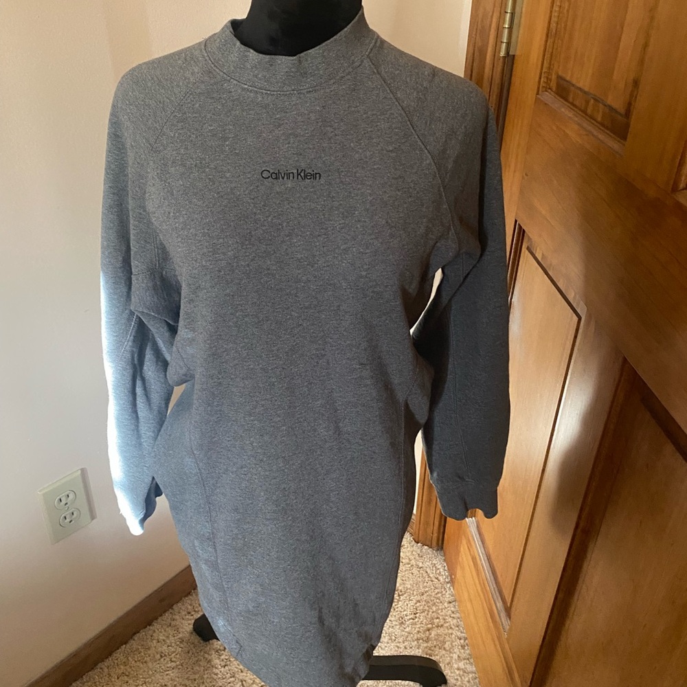 Calvin Klein Gray Crew Neck Sweater with Long Sleeves